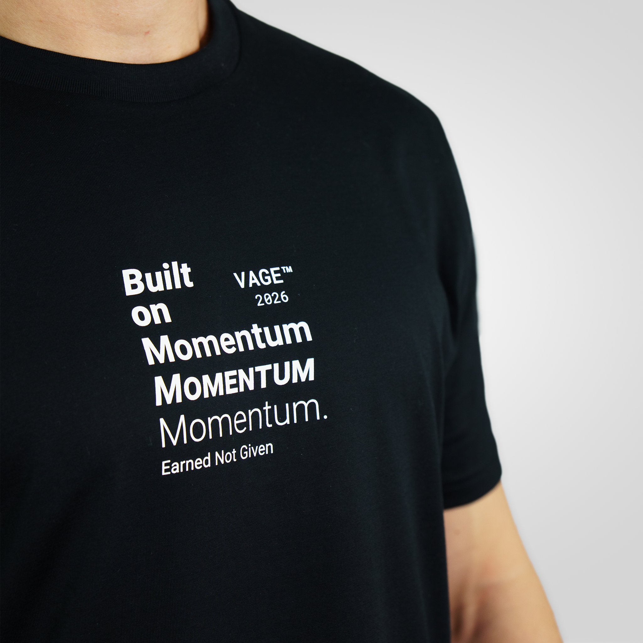 "MOMENTUM" regular tee black